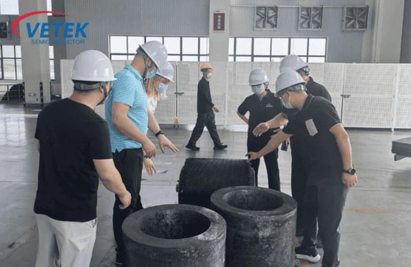 Invitamos a los clientes a visitar la fábrica de productos de fibra de carbono de Veteksemicon